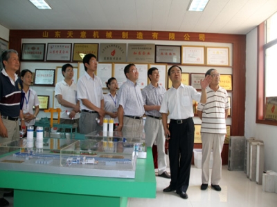 2012.7.28日山東天意兩項(xiàng)科技成果鑒定順利通過，北京領(lǐng)導(dǎo)專家，到我公司參觀指導(dǎo)
