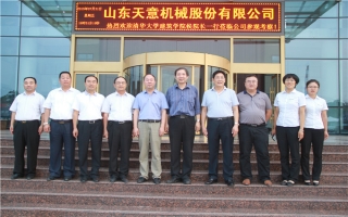 清華大學(xué)建筑設(shè)計研究院副院長、研究員侯建群蒞臨