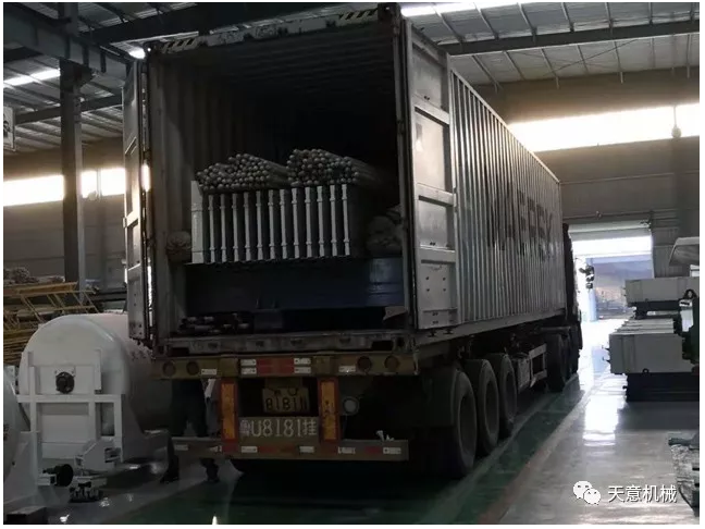 天意機(jī)械為柬埔寨客戶(hù)加工生產(chǎn)年產(chǎn)80萬(wàn)平方輕質(zhì)墻板生產(chǎn)線(xiàn)成功裝車(chē)啟運(yùn)！