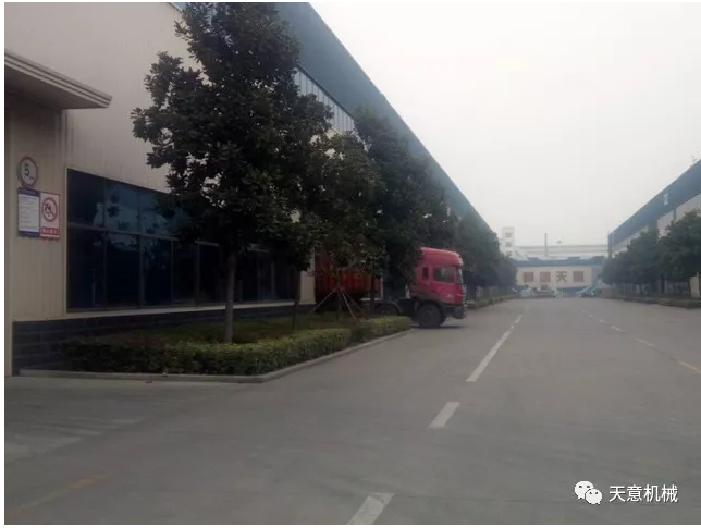 天意機(jī)械為柬埔寨客戶(hù)加工生產(chǎn)年產(chǎn)80萬(wàn)平方輕質(zhì)墻板生產(chǎn)線(xiàn)成功裝車(chē)啟運(yùn)！