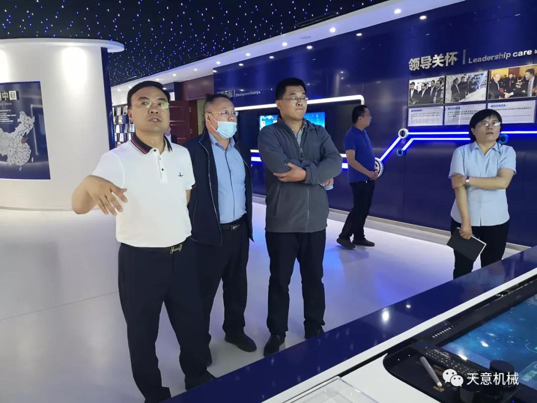 哈爾濱工業(yè)大學(xué)張教授、于教授蒞臨天意機械就智能焊接技術(shù)進行交流指導(dǎo)