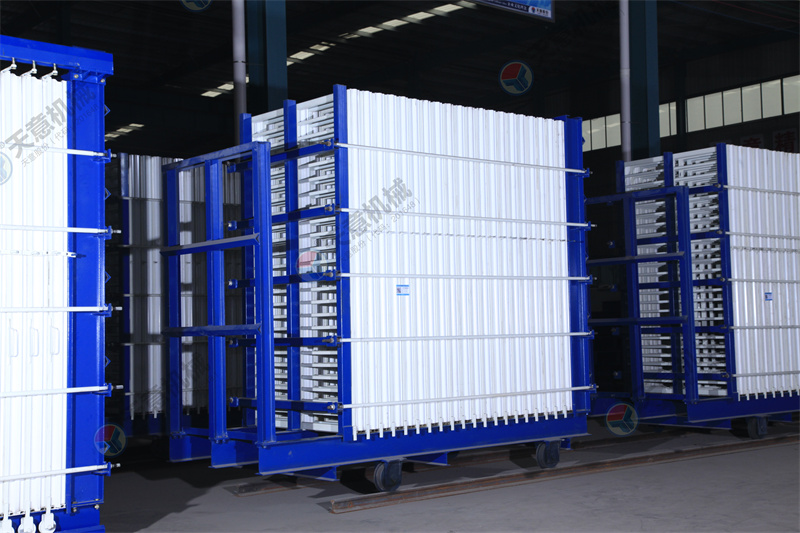 一次成型40塊板的復(fù)合墻板機(jī)，究竟有多好？